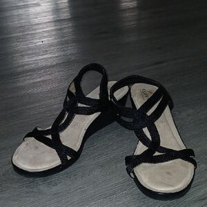 Cliffs by White Mountain Black Strappy Sandals Sz 10 NWOT
